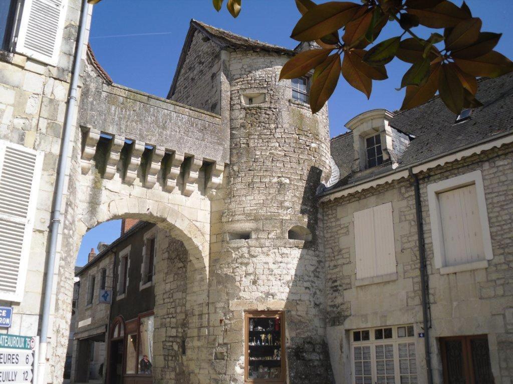 Logis Hotel Saint-Roch Pleumartin エクステリア 写真