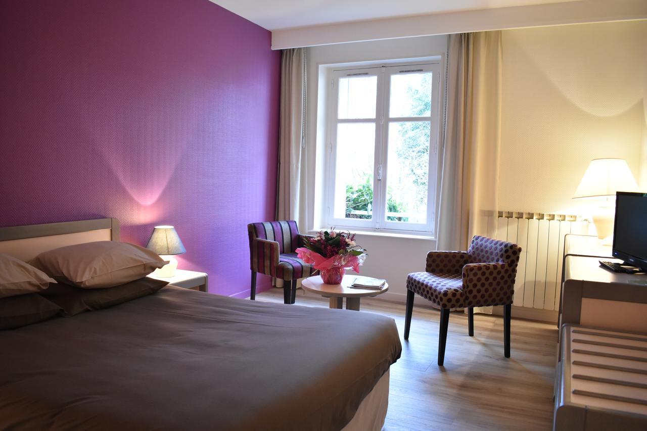 Logis Hotel Saint-Roch Pleumartin エクステリア 写真