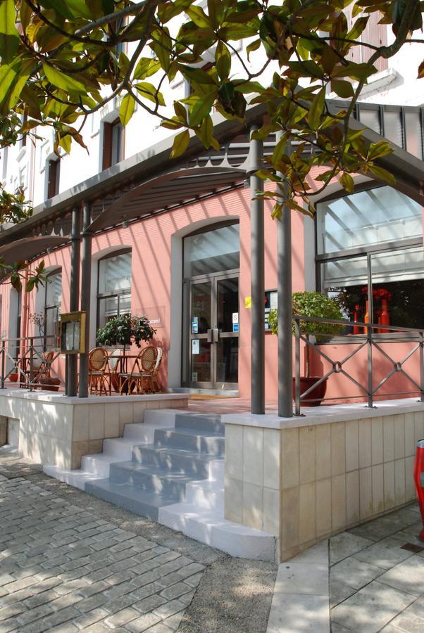 Logis Hotel Saint-Roch Pleumartin エクステリア 写真