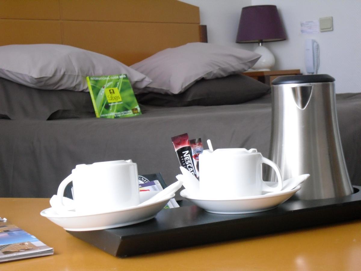 Logis Hotel Saint-Roch Pleumartin エクステリア 写真