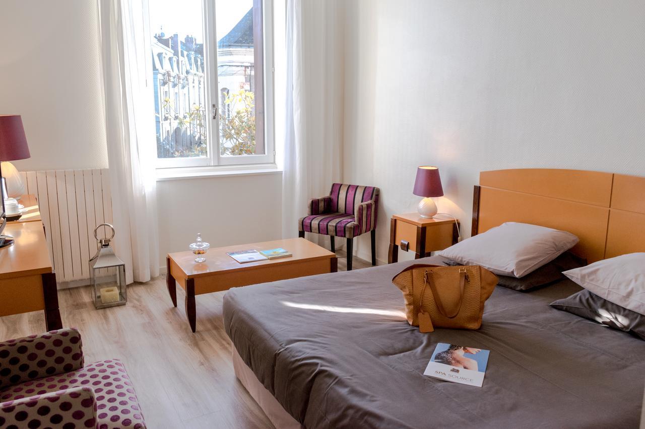 Logis Hotel Saint-Roch Pleumartin エクステリア 写真