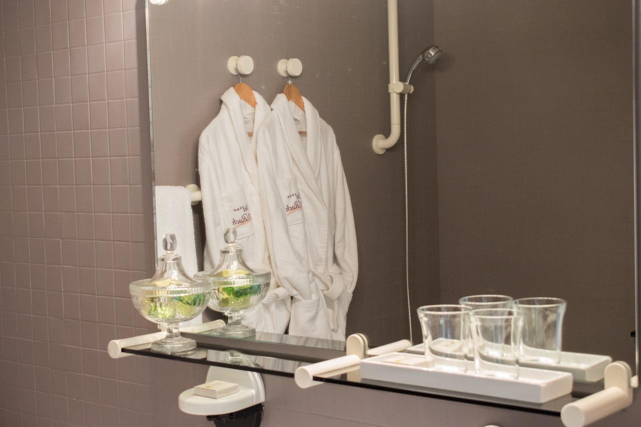 Logis Hotel Saint-Roch Pleumartin エクステリア 写真
