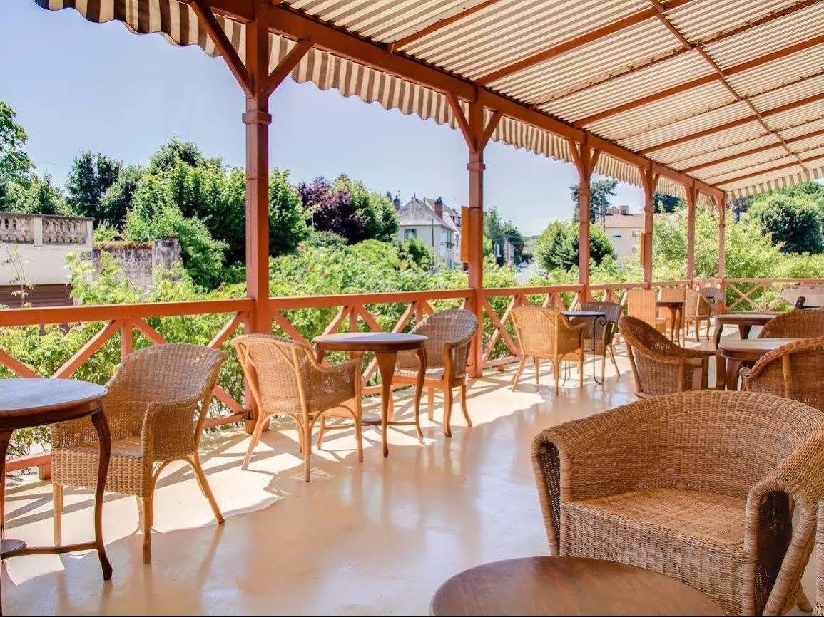 Logis Hotel Saint-Roch Pleumartin エクステリア 写真