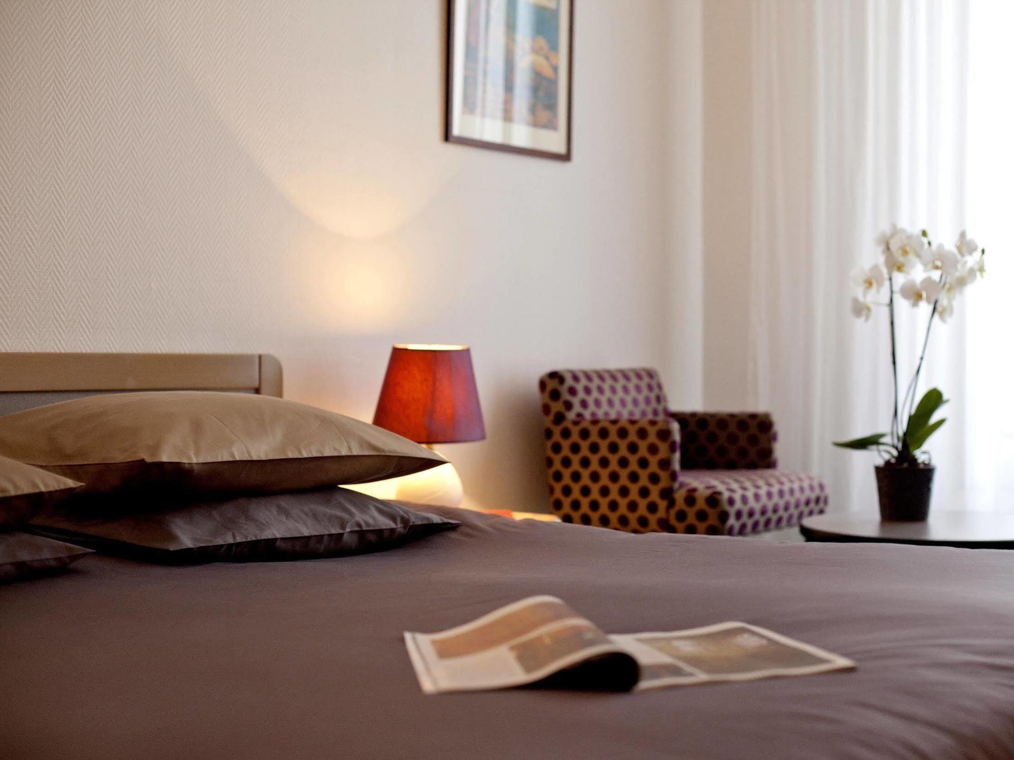 Logis Hotel Saint-Roch Pleumartin エクステリア 写真
