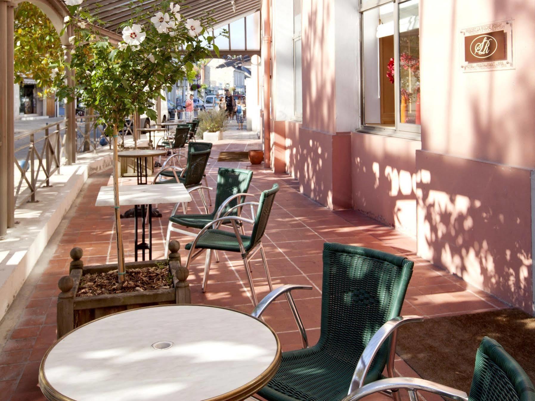 Logis Hotel Saint-Roch Pleumartin エクステリア 写真
